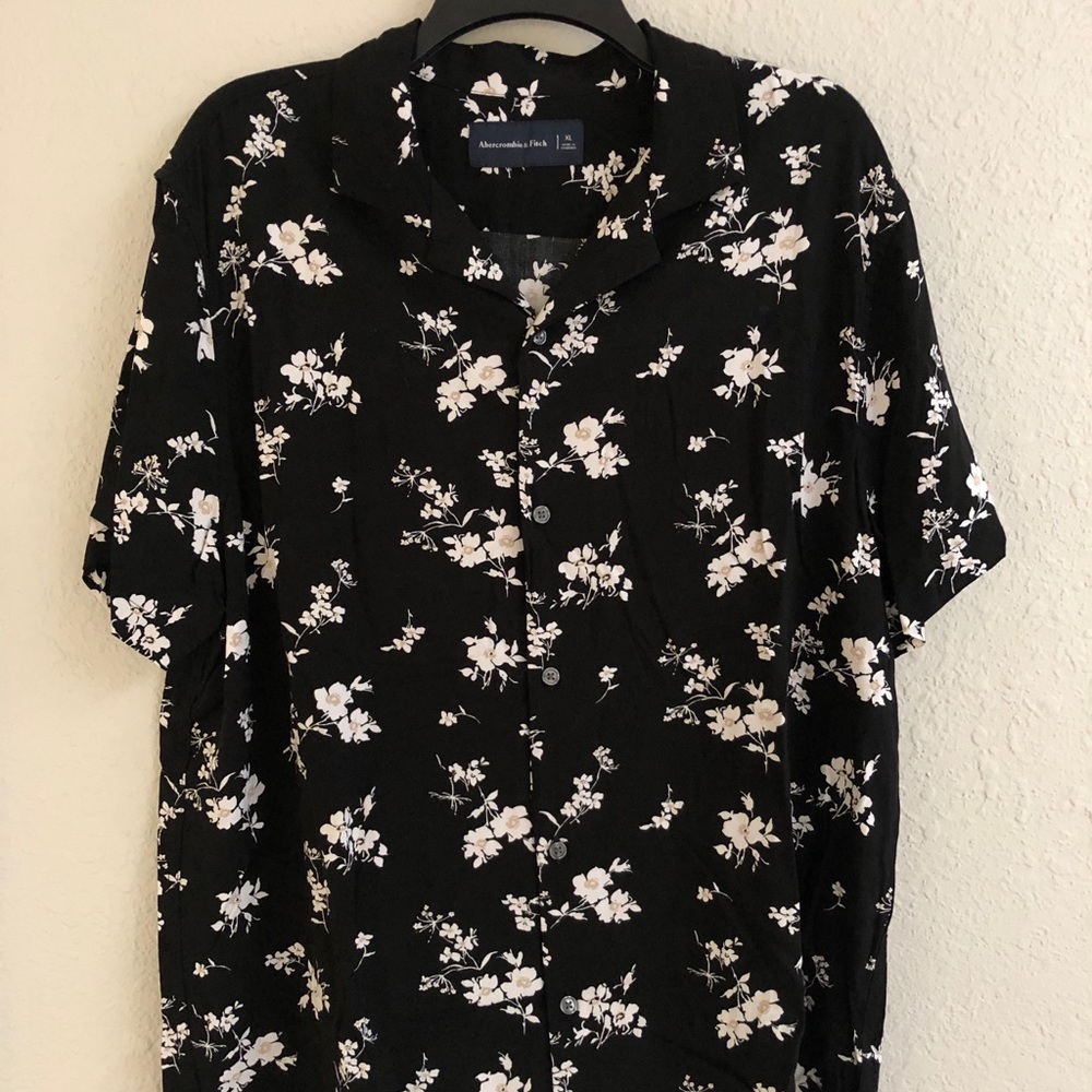 A&F Short Sleeve Camp Collar Button-Up Shirt - XL